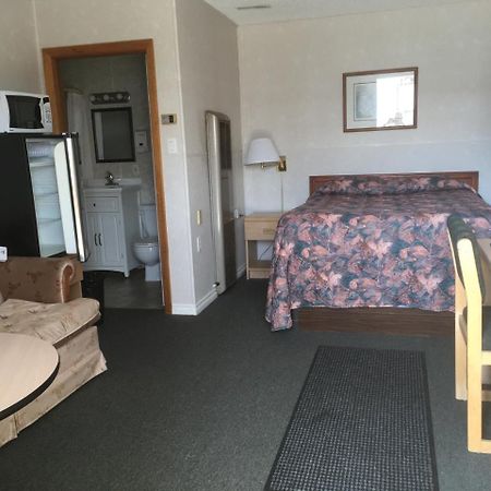 Winkys Motel Estevan Esterno foto