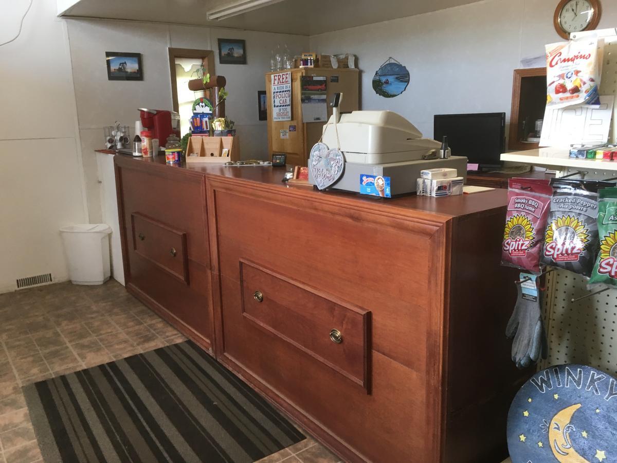 Winkys Motel Estevan Esterno foto