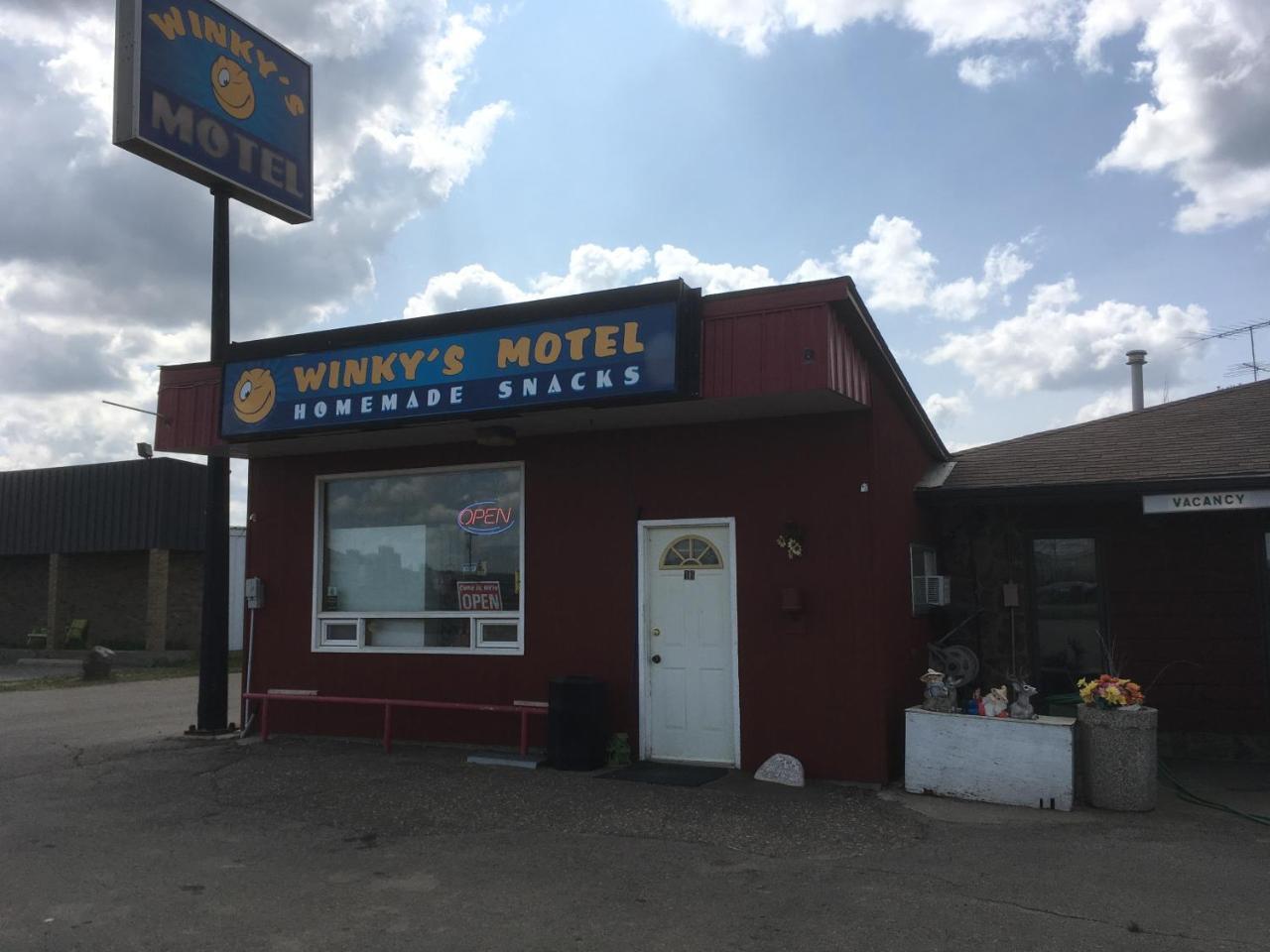 Winkys Motel Estevan Esterno foto
