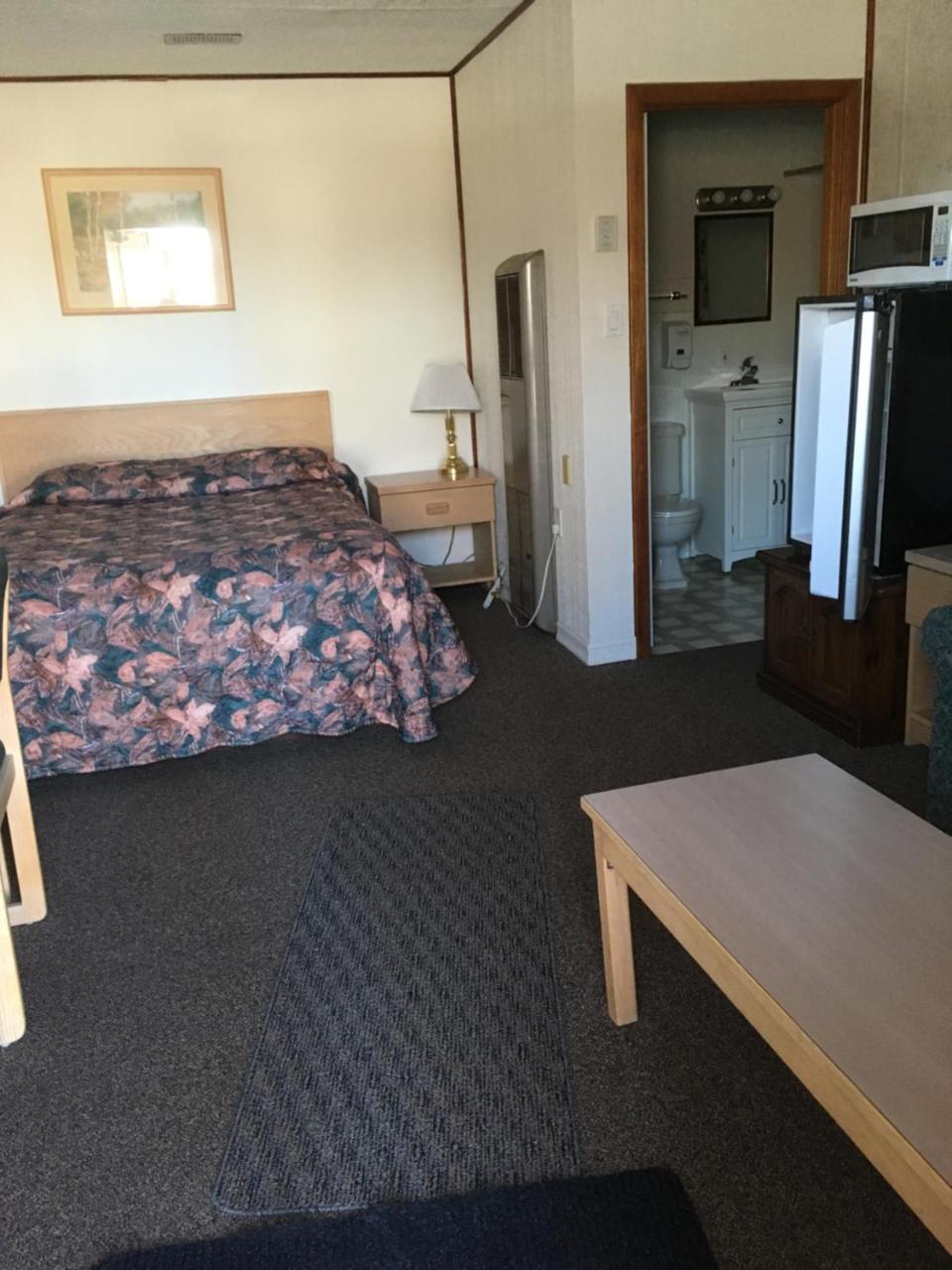 Winkys Motel Estevan Esterno foto